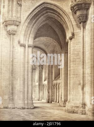 Cathédrale d'Ely : une arche d'Octagon. Frederick H. Evans (Angleterre, 1853-1943). Angleterre, vers 1900, imprimé vers 1900. Photographies. Imprimé platine Banque D'Images