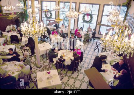 La Nouvelle-Orléans Louisiane, quartier français Vieux Carre Bienville Street, intérieur du restaurant Arnaud à l'intérieur des tables de salle à manger vue sur le dessus, Banque D'Images