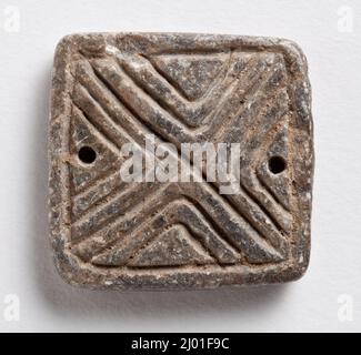 Cachet, Tabloïd. Ouest de l'Iran, vers 4th millénaire avant J.-C.. Outils et équipement; joints. Serpentin gris pâle Banque D'Images