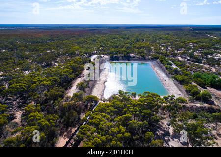 Vue aérienne de Karalee Rocks, barrage de captage d'eau, Australie occidentale Banque D'Images