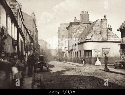 Main Street, Gorbals, vers le nord (n°37). Thomas Annan (Écosse, Glasgow, 1829-1887). Écosse, 1868, imprimé en 1900. Photographies. Photogravure Banque D'Images