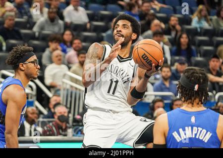 Orlando, Floride, États-Unis, 15 mars 2022, Brooklyn nets point Guard Kyrie Irving #11 pendant la première moitié au centre Amway. (Crédit photo : Marty Jean-Louis) Banque D'Images