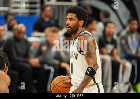 Orlando, Floride, États-Unis, 15 mars 2022, Brooklyn nets point Guard Kyrie Irving #11 pendant la première moitié au centre Amway. (Crédit photo : Marty Jean-Louis) Banque D'Images
