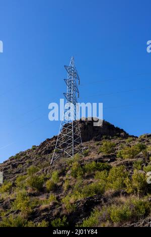 Pôle haute tension de la tour de transmission d'électricité Banque D'Images