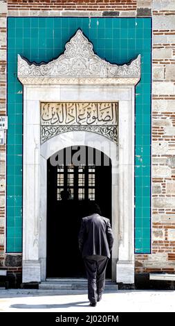 Izmir, Turquie, Turquie. 13th mars 2022. Une mosquée Konak historique dans le centre d'Izmir, Turquie, le 13 mars 2022. La mosquée a visité tous les jours par des musulmans et des touristes. (Credit image: © Idil Toffolo/Pacific Press via ZUMA Press Wire) Banque D'Images