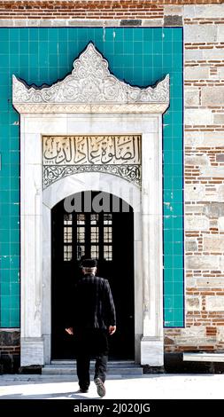 Izmir, Turquie, Turquie. 13th mars 2022. Une mosquée Konak historique dans le centre d'Izmir, Turquie, le 13 mars 2022. La mosquée a visité tous les jours par des musulmans et des touristes. (Credit image: © Idil Toffolo/Pacific Press via ZUMA Press Wire) Banque D'Images