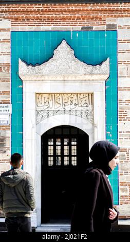 Izmir, Turquie, Turquie. 13th mars 2022. Une mosquée Konak historique dans le centre d'Izmir, Turquie, le 13 mars 2022. La mosquée a visité tous les jours par des musulmans et des touristes. (Credit image: © Idil Toffolo/Pacific Press via ZUMA Press Wire) Banque D'Images