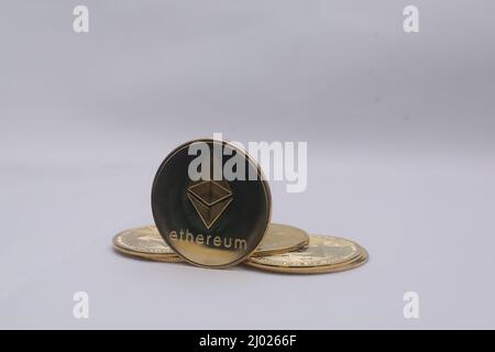 L'éther est une crypto-monnaie dérivée de l'Ethereum, une chaîne de blocs open-source. Ethereum Mining est le processus de vérification des blocs de transaction Banque D'Images
