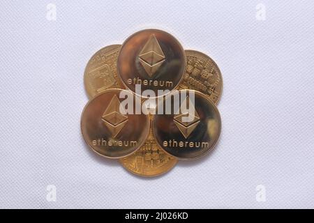 L'éther est une crypto-monnaie dérivée de l'Ethereum, une chaîne de blocs open-source. Ethereum Mining est le processus de vérification des blocs de transaction Banque D'Images