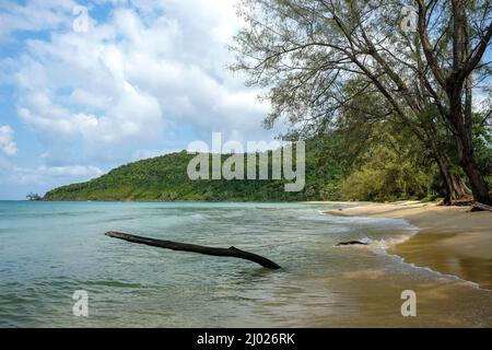 Plage paresseuse sur l'île de Koh Rong Samloem au Cambodge. Banque D'Images