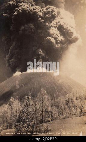 Photographie ancienne en noir et blanc du volcan Paricutin (Volcan de Paricutin) en éruption en 1943, Michoacan, Mexique Banque D'Images