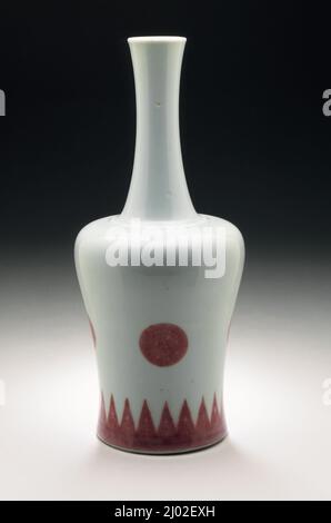 Vase (Ping) avec médaillons. Chine, province de Jiangxi, Jingdezhen, Chinois, dynastie des Qing, Marque et point Kangxi, 1662-1722. Ameublement; Accessoires. Porcelaine à la roue avec décoration peinte en rouge sous un vernis transparent Banque D'Images