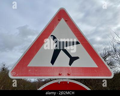 Attention : panneau de transport aérien à Regensburg Uniklinik. Photo de haute qualité Banque D'Images