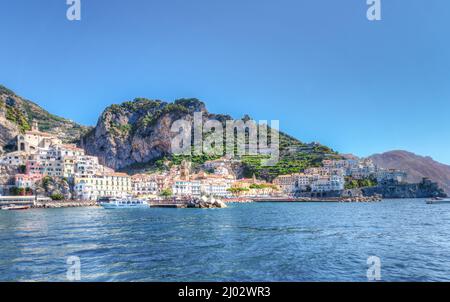 Côte amalfitaine, Italie - juillet 01 2021 : vue spectaculaire de la mer sur la ville d'Amalfi Banque D'Images