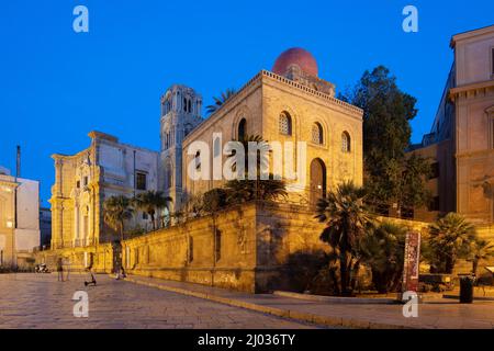 Église San Cataldo et Église Sainte Marie de l'amiral (la Matorana), site classé au patrimoine mondial de l'UNESCO, Palerme, Sicile, Italie, Europe Banque D'Images