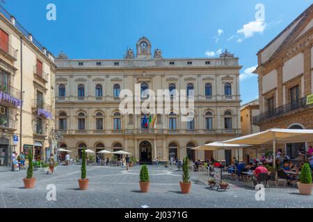 Hôtel de ville, Caltagirone, Catane, Val di Noto, site classé au patrimoine mondial de l'UNESCO, Sicile, Italie, Europe Banque D'Images