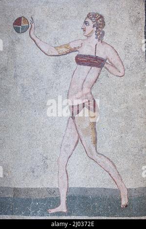 Mosaïque de la gymnaste féminine, Villa romaine del Casale (Villa Romana del Casale), site classé au patrimoine mondial de l'UNESCO, Piazza Armerina, Enna, Sicile, Italie Banque D'Images