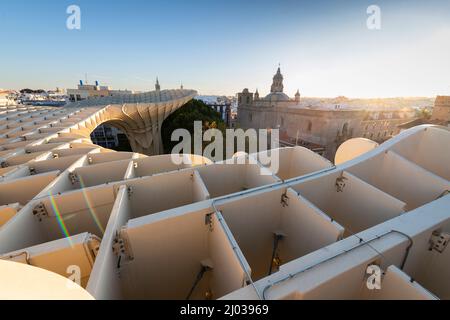 Horizon de la ville avec le Metropol parasol (Las Setas de Sevilla) en premier plan, Séville, Andalousie, Espagne, Europe Banque D'Images