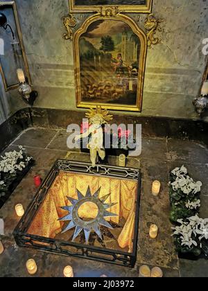 Erscheinungsgrotte, Grotte, Wallfahrtskirche Basilika Vierzehnheiligen BEI Bad Staffelstein, Landkreis Lichtenfels, Oberfranken, Bayern, Allemagne Banque D'Images