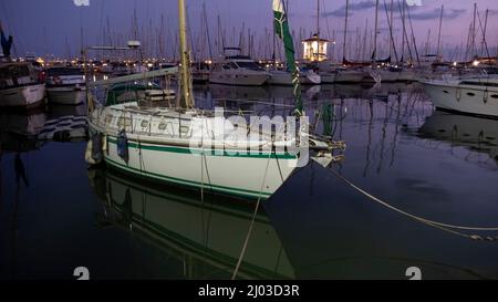 coucher de soleil dans la marina de torrevieja, espagne Banque D'Images