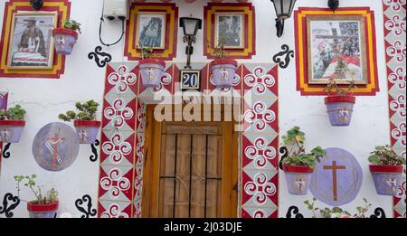 Santa Cruz est le plus vieux quartier d'Alicante sur la pente du mont Benacantil et dispose de ruelles pavées en pente Banque D'Images