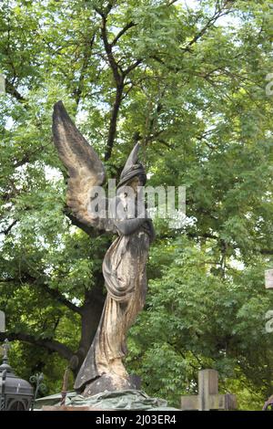 Statue d'ange au cimetière de Vysehrad à Prague, République tchèque. Banque D'Images