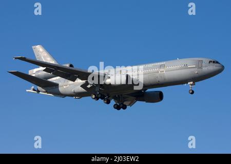 Royal Dutch Air Force McDonnell Douglas KDC-10-30CF (REG: T-264) piste d'atterrissage 13. Banque D'Images