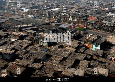 Bombay 03 2006 décembre vue aérienne des plus grands bidonvilles d'Asie Dharavi devient la destination touristique la plus populaire en Inde aujourd'hui le site du patrimoine indien de 37th Banque D'Images