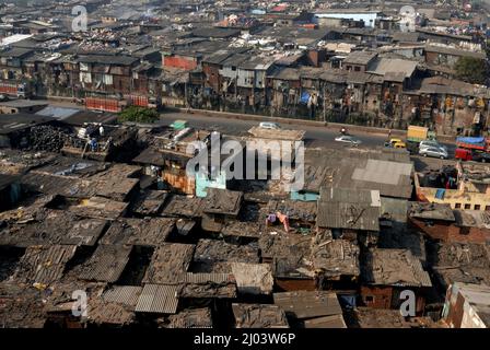 Bombay 03 2006 décembre vue aérienne des plus grands bidonvilles d'Asie Dharavi devient la destination touristique la plus populaire en Inde aujourd'hui le site du patrimoine indien de 37th Banque D'Images