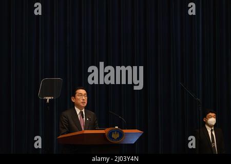 Tokyo, Tokyo, Japon. 16th mars 2022. Le Premier ministre japonais Fumio Kishida lors de sa conférence de presse à Tokyo le 16 mars 2022. (Image de crédit: © POOL via ZUMA Press Wire) Banque D'Images