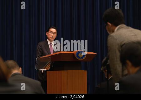 Tokyo, Tokyo, Japon. 16th mars 2022. Le Premier ministre japonais Fumio Kishida lors de sa conférence de presse à Tokyo le 16 mars 2022. (Image de crédit: © POOL via ZUMA Press Wire) Banque D'Images