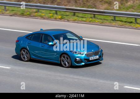 2020 bleu BMW 218i M sport Auto Gran coupé 1499cc essence 6 rapports manuelle 4dr conduite sur l'autoroute M61, Manchester, Royaume-Uni Banque D'Images