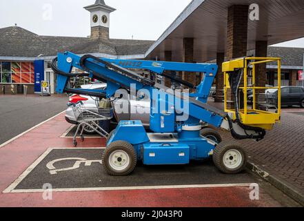 Melton Mowbray 16 mars 2022 : transport inhabituel repéré par les acheteurs de Tesco ne présentant pas de badge bleu garés dans la baie des shoppers disabeld Clifford Norton Alamy Banque D'Images