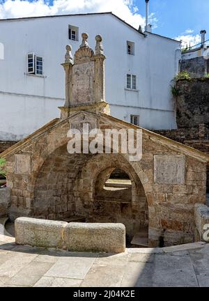 Fuente de Alvaro Cunqueiro o fonte Vella en Mondoñedo, Lugo Banque D'Images