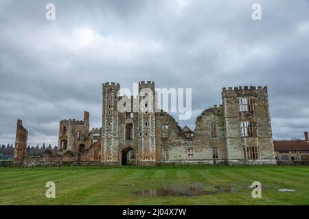 Titre les ruines du patrimoine de Cowdray l'une des plus importantes maisons Tudor de Midhurst West Sussex en Angleterre Banque D'Images