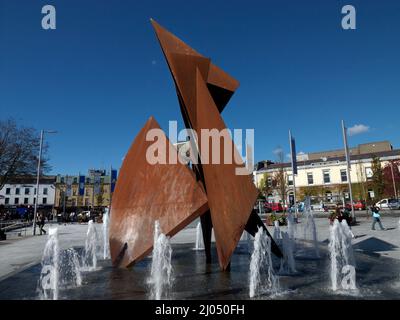 La sculpture Sails ou Hooker à Eyre Square, Galway City, Irlande Banque D'Images