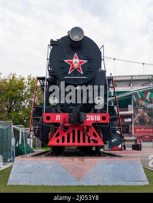 12 septembre 2021, Moscou, Russie. Ancienne locomotive au stade 'Russian Railways - Arena' à Cherkizovo Banque D'Images