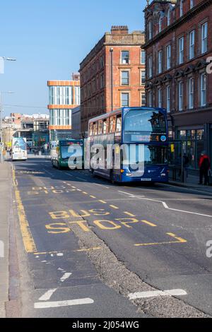 Carrington Street dans le centre-ville de Nottingham, dans le Nottinghamshire, Angleterre, Royaume-Uni Banque D'Images