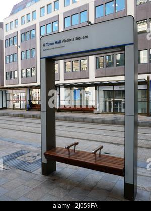 Arrêt de tramway de l'hôtel de ville Victoria Square dans le centre-ville de Birmingham, sur le service de métro West Midlands. Banque D'Images