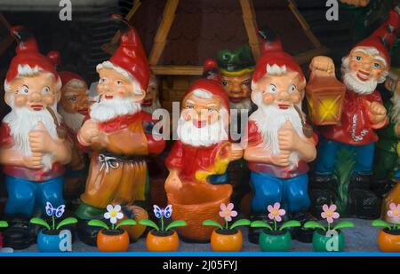 Gnomes de jardin, fenêtre d'affichage, Allemagne Banque D'Images