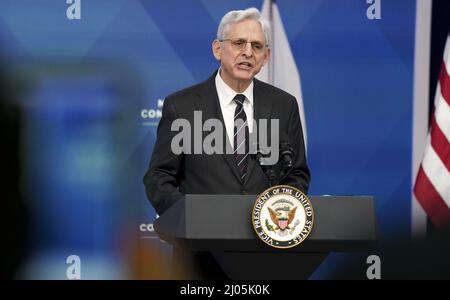 Washington, États-Unis. 16th mars 2022. Le procureur général Merrick Garland fait des remarques avant que le vice-président américain Kamala Harris annonce que historiquement les collèges et universités noirs sont maintenant admissibles au financement de subventions dans le cadre du programme de réponse d'urgence à la violence de l'école de projet du ministère de l'éducation dans le South court Auditorium à la Maison Blanche on 16 mars 2022. Le programme améliore la sécurité du campus fournit des ressources en santé mentale. Photo de Leigh Vogel/UPI crédit: UPI/Alay Live News Banque D'Images