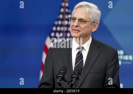 Washington, États-Unis. 16th mars 2022. Le procureur général Merrick Garland fait des remarques avant que le vice-président américain Kamala Harris annonce que historiquement les collèges et universités noirs sont maintenant admissibles au financement de subventions dans le cadre du programme de réponse d'urgence à la violence de l'école de projet du ministère de l'éducation dans le South court Auditorium à la Maison Blanche on 16 mars 2022. Le programme améliore la sécurité du campus fournit des ressources en santé mentale. Photo de Leigh Vogel/UPI crédit: UPI/Alay Live News Banque D'Images