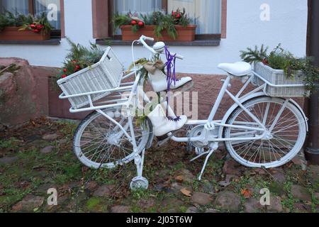 Vélo pour la décoration à Amorbach, Bavière, Allemagne Banque D'Images