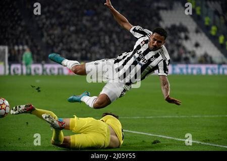 Turin, Italie. 16th mars 2022. Pau Torres de Villarreal et Danilo Luiz Da Silva de Juventus FC lors du match de football 16 de la Ligue des champions de l'UEFA entre Juventus FC et Villarreal au stade Juventus de Turin (Italie), le 16th mars 2022. Photo Andrea Staccioli/Insidefoto crédit: Insidefoto srl/Alamy Live News Banque D'Images