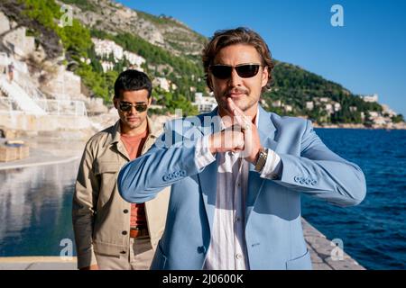 DATE DE SORTIE : 22 avril 2022 TITRE : le poids insupportable du talent massif. STUDIO: Lionsgate. DIRECTEUR: Tom Gormican. COMPLOT : un Nicolas cage, à court d'argent, accepte de faire une apparition rémunérée lors de la fête d'anniversaire d'un super fan milliardaire, mais est vraiment un informateur pour la CIA puisque le fan milliardaire est un pivot de drogue et se jette dans un film Tarantino. AVEC: JACOB SCIPIO comme Carlos, PEDRO PASCAL comme Javi. (Image de crédit : © Lionsgate/Entertainment Pictures) Banque D'Images