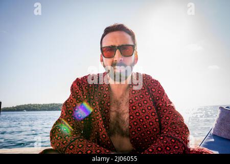 DATE DE SORTIE : 22 avril 2022 TITRE : le poids insupportable du talent massif.STUDIO: Lionsgate.DIRECTEUR: Tom Gormican.COMPLOT : un Nicolas cage, à court d'argent, accepte de faire une apparition rémunérée lors de la fête d'anniversaire d'un super fan milliardaire, mais est vraiment un informateur pour la CIA puisque le fan milliardaire est un pivot de drogue et se jette dans un film Tarantino.AVEC: PEDRO PASCAL comme Javi, NICOLAS CAGE comme NIC cage (Credit image: © Lionsgate/Entertainment Pictures) Banque D'Images