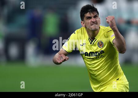 Turin, Italie. 16th mars 2022. Gerard Moreno de Villarreal CF célèbre après avoir marquant le premier but de son équipe lors du match de la Ligue des champions de l'UEFA Round of Sixteen Leg Two entre le Juventus FC et le Villareal CF. Credit: Marco Canoniero / Alamy Live News Banque D'Images