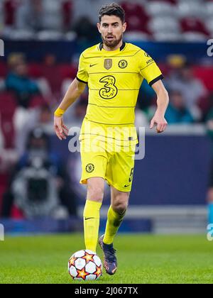 Lille, France. 16th mars 2022. LILLE, FRANCE - 16 MARS : Jorginho du FC Chelsea dribbles avec le ballon lors de la manche de la Ligue des Champions de l'UEFA du match des seize pieds deux entre l'OSC de Lille et le FC Chelsea au Stade Pierre Mauroy le 16 mars 2022 à Lille, France (photo de Geert van Erven/Orange Pictures) crédit : Orange pics BV/Alay Live News Banque D'Images