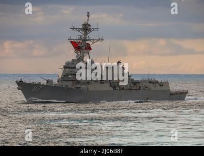 OCÉAN ATLANTIQUE (15 mars 2022) – le destroyer à missiles guidés de classe Arleigh Burke USS Paul Ignatius (DDG 117) vole le long du destroyer à missiles guidés de classe Arleigh Burke USS porter (DDG 78), mars 15. Le USS porter, déployé à Rota, en Espagne, participe actuellement à l'exercice de la Force opérationnelle dans la zone d'opérations de la flotte américaine 2nd. Le TTEX sert d'exercice de certification pour le déploiement indépendant des navires et est conçu pour tester la préparation et le rendement de la mission dans les opérations intégrées. (É.-U. Navy photo by Mass communication Specialist 1st Class Eric coffer/Released) Banque D'Images