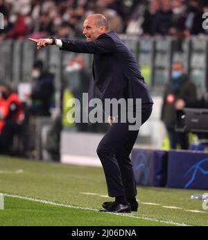 Turin, Italie. 16th mars 2022. Massimiliano Allegri, entraîneur-chef de Juventus, gestes lors de la manche de la Ligue des champions de l'UEFA de 16 deuxième match entre le FC Juventus et Villarreal à Turin, Italie, le 16 mars 2022. Credit: Federico Tardito/Xinhua/Alamy Live News Banque D'Images